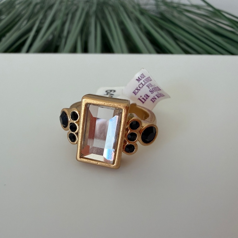 Sophia Gold Ring with Unique Design - Picture 6 of 9